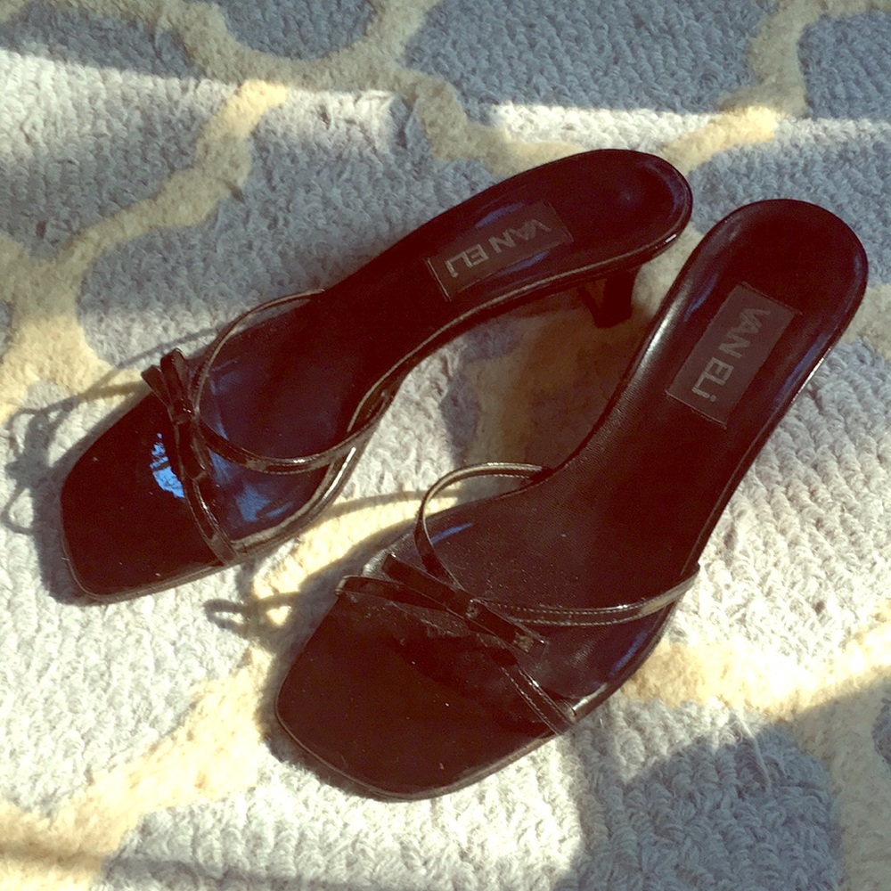 Black patent leather Vaneli strappy heels